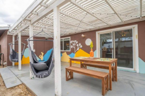 Palm Vista Retreat *Hot Tub/Cowboy Pool/Hammocks*